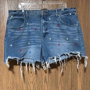 Juniors- No Boundaries Star Jean shorts - NEVER WORN